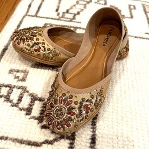 Fuchsia handmade flats, gold. Size 8